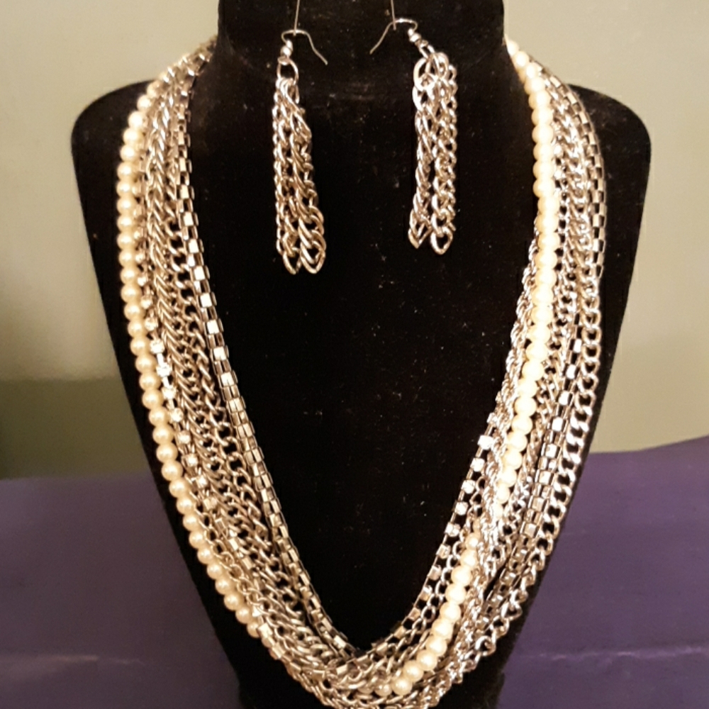 Necklace and earrings set - Picture 3 of 4